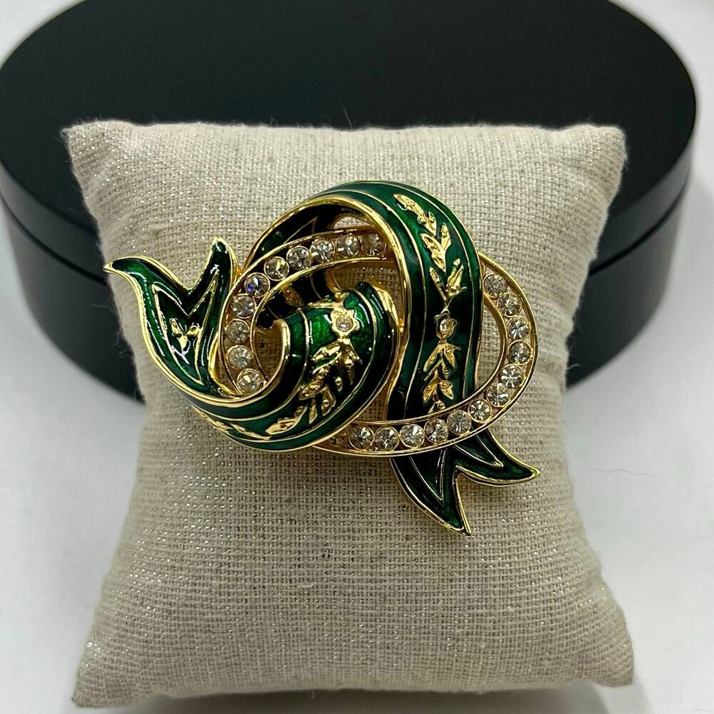 Joan Rivers Signed Vintage Gold Tone Green‎ Enamel Rhinestone Ribbon Brooch